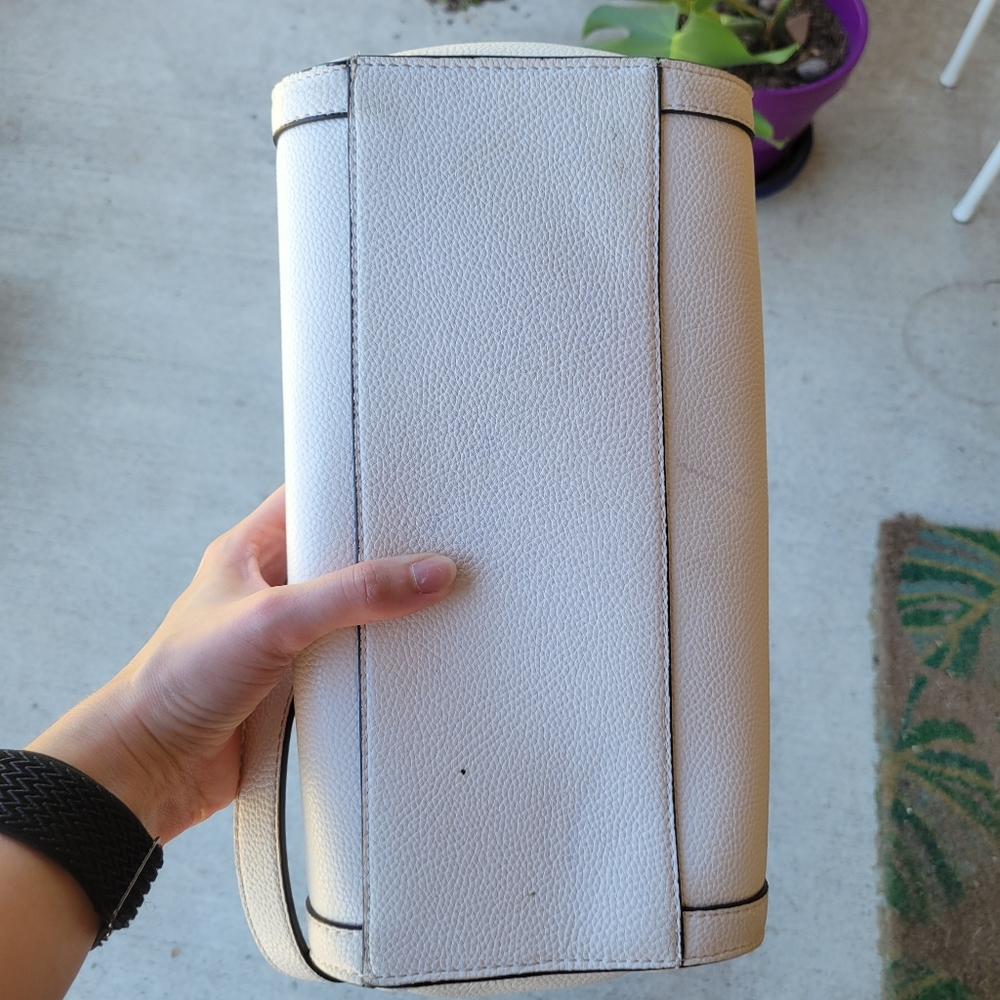 Liz Claiborne Shoulder Bag - Picture 7 of 12